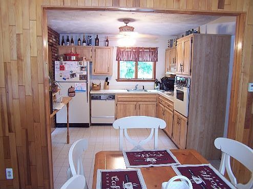 Eat-In-Kitchen