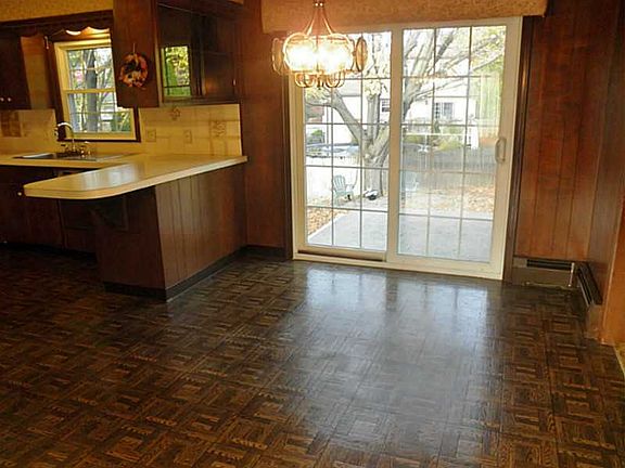 3rd image of 15 Doyle Dr