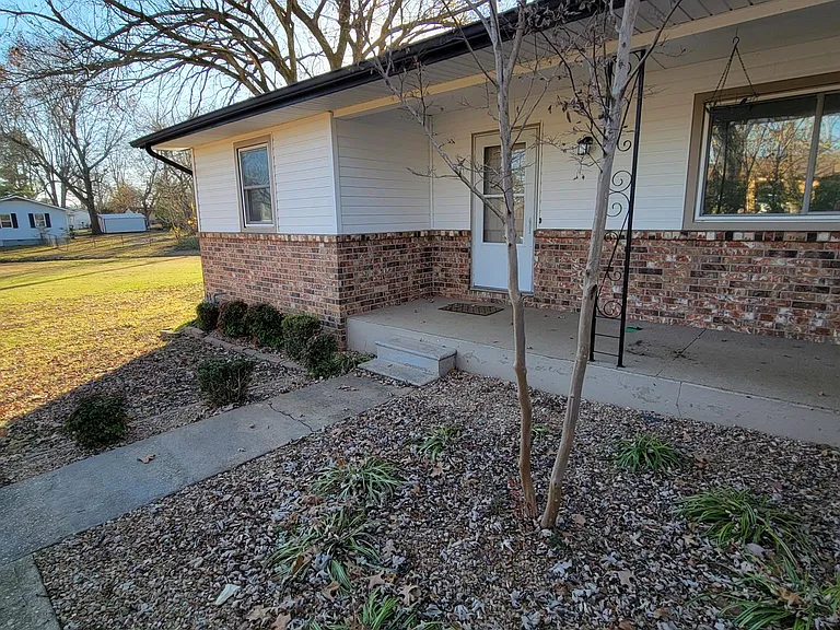 712 Gentry St — Photo 1