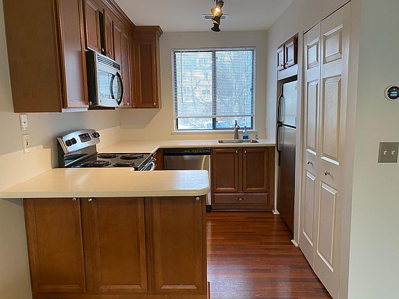 2nd image of 35 Rowayton Woods Dr Unit 35