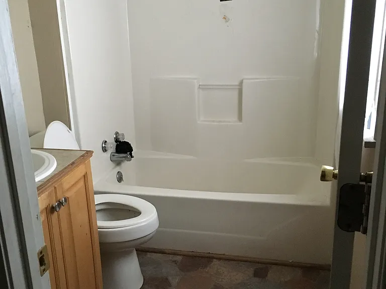 929 S Eastern Ave — Photo 5