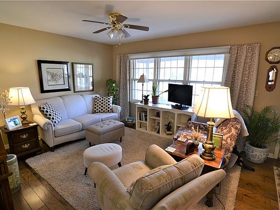 3rd image of 4 Woodland Pl