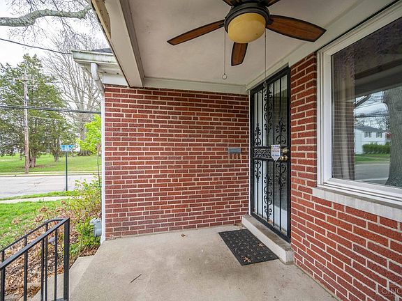 2nd image of 3851 N Broadlawn Cir