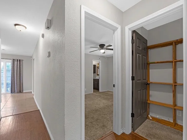 1108 W Fredericksburg St — Photo 17