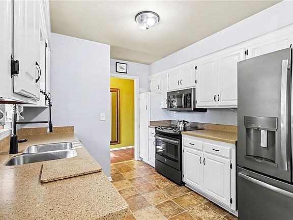 4th image of 9334 Woodward St