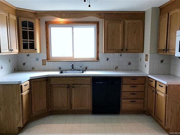 3rd image of 52 Lyman Ave