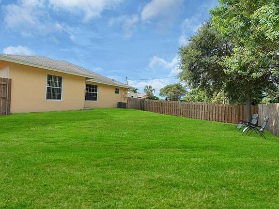2nd image of 122 NW 10th Ave #122