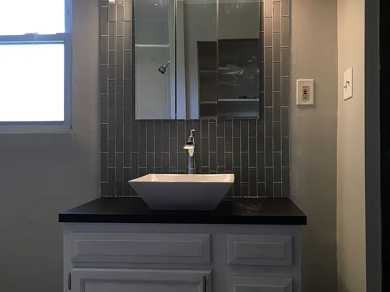 702 Fairview Ave — Photo 1