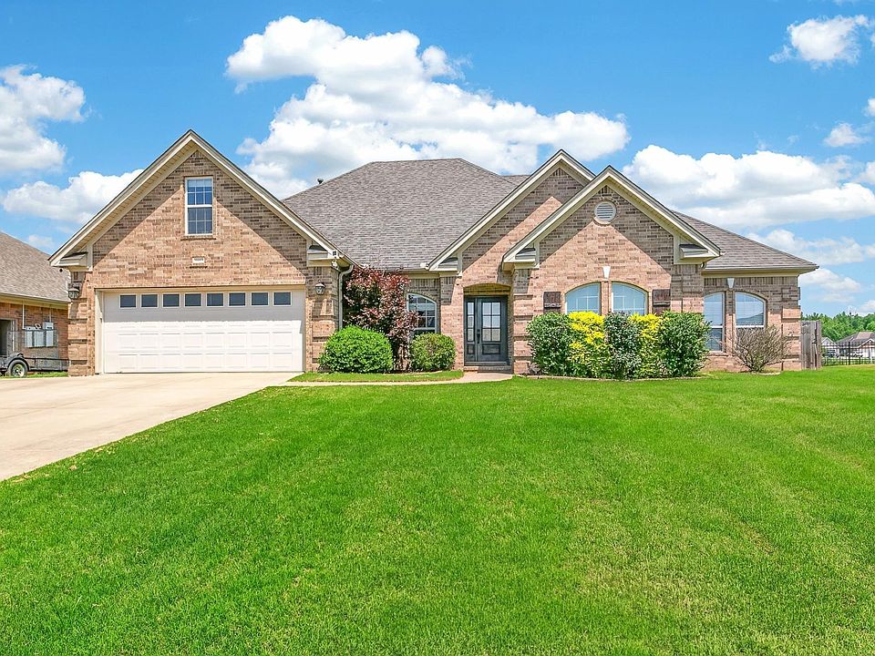 1st image of 2415 Lakewood Cir