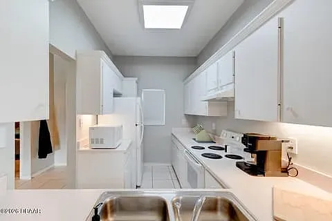 Kitchen Fully Equipped With:
Stove Microwave Fridge and Dishwasher
(coffee pot and knives not incuded)