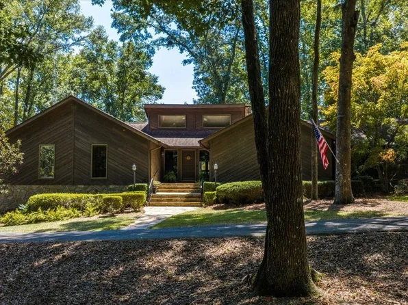 7576 Lake Wood Dr, Macon, GA 31220