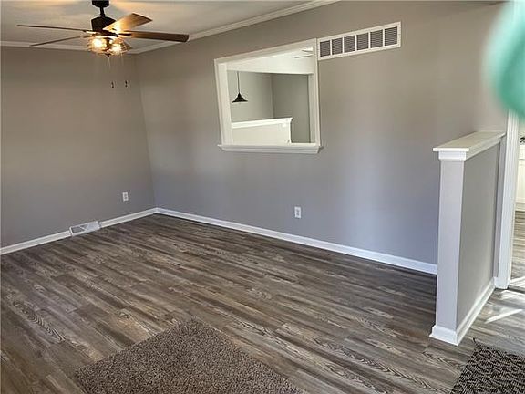 2nd image of 100 NE Summit Dr