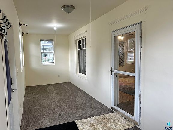 4th image of 1003 N Dakota Ave