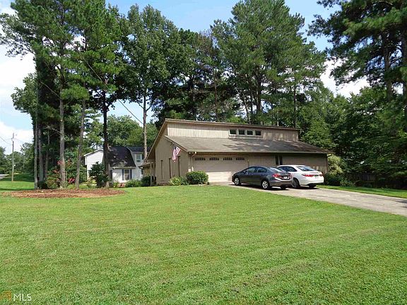 2nd image of 883 Sweet Briar Trl SE