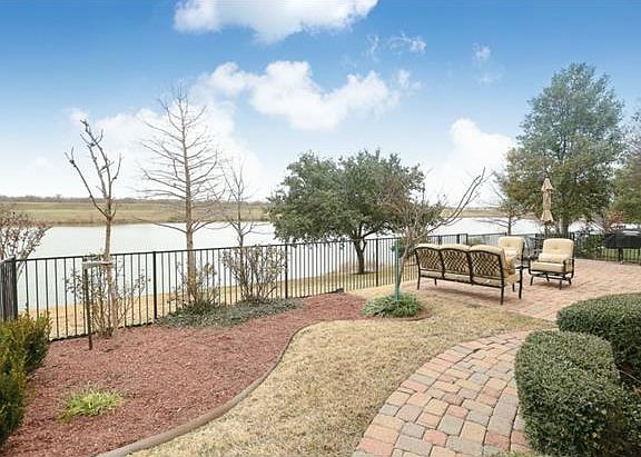 2nd image of 8804 Lakewood Dr