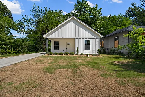 750 Barrett Pl Photo 1