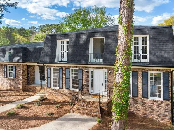 5228 Beechwood Forest Dr, Lithonia, GA 30038