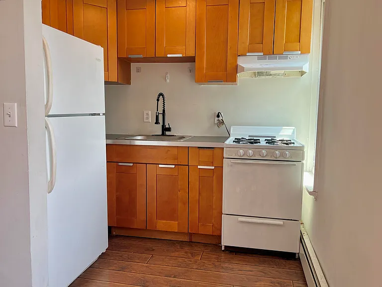 183 Montgomery St #2 — Photo 2