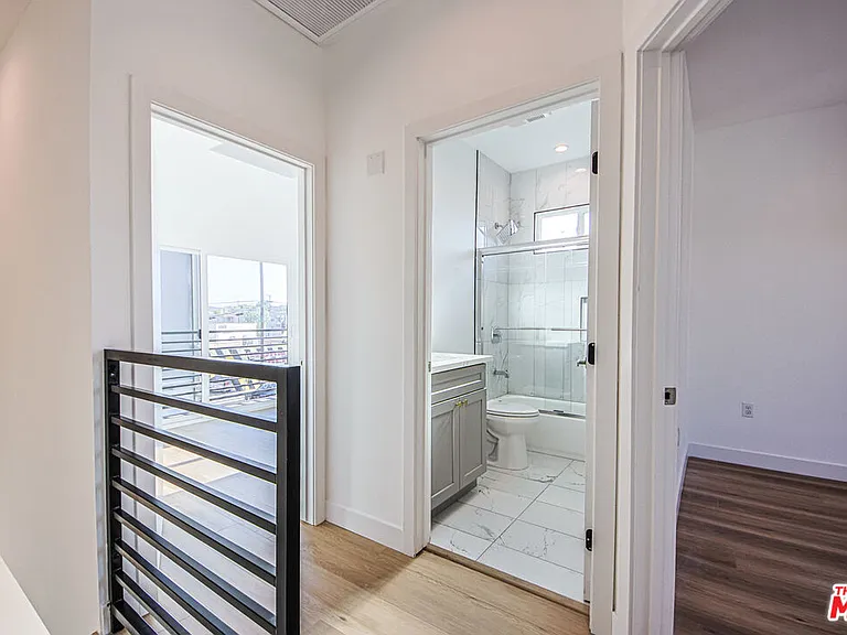 11443 1/2 Hatteras St — Photo 15
