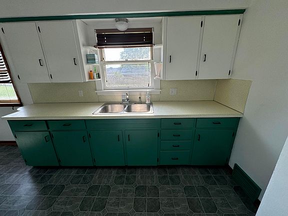4th image of 447 N Delaware St