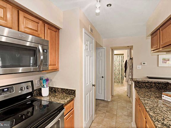 5th image of 3311 Wyndham Cres #2192