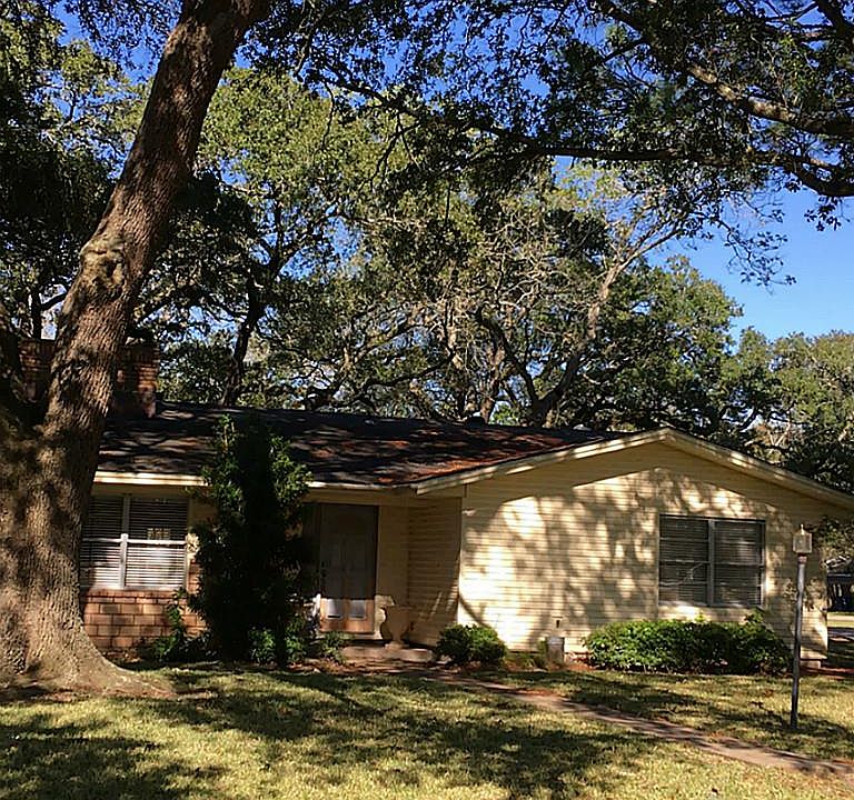 1st image of 702 Cedar Lawn Dr