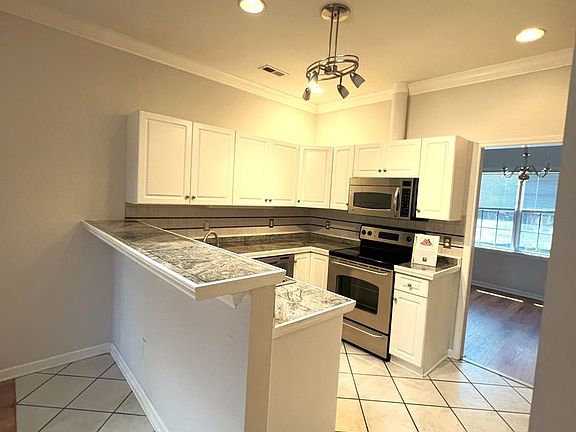 4th image of 829 Ruffin St