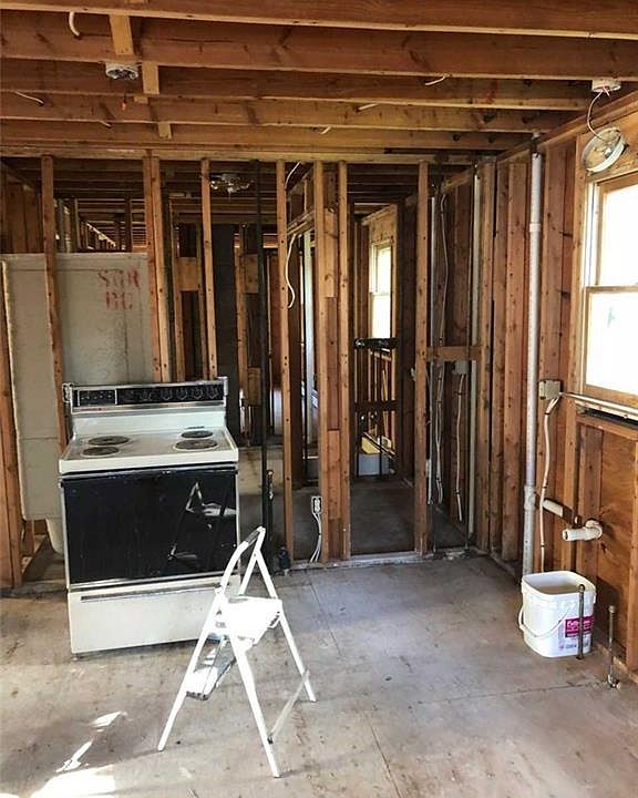 2nd image of 410 Allen St