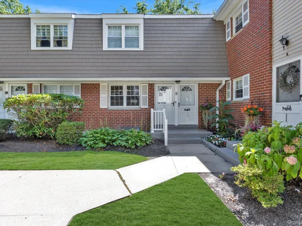 2426 Wilshire Lane #2426, Oakdale, NY 11769