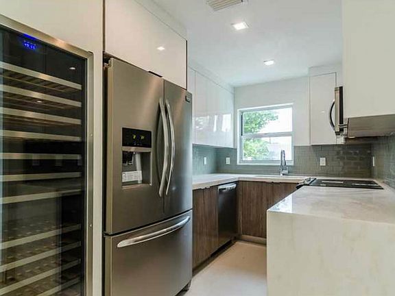 3rd image of 221 Meridian Ave APT 202