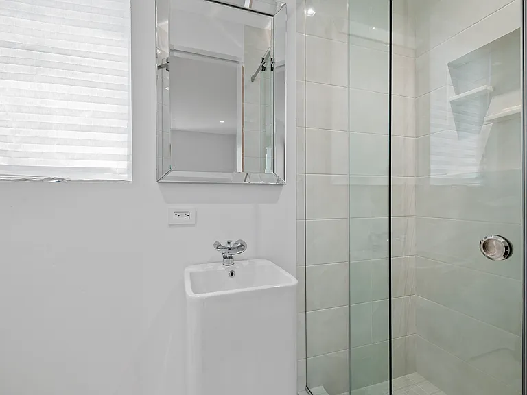 101 Montauk Blvd — Photo 19