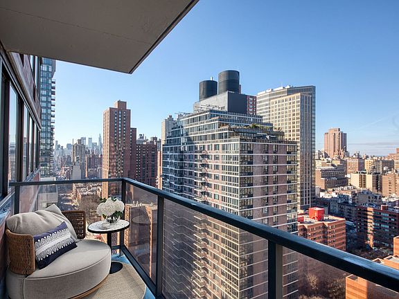 4th image of 301 E 94th St #10A
