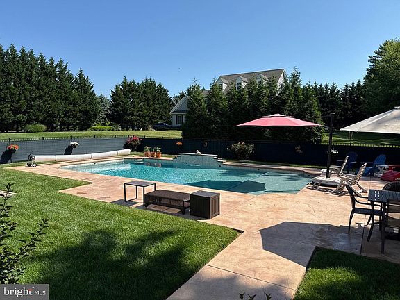 3rd image of 957 Cornwallis Dr