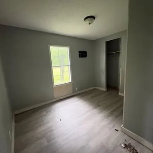 124 Hickory Ln — Photo 3