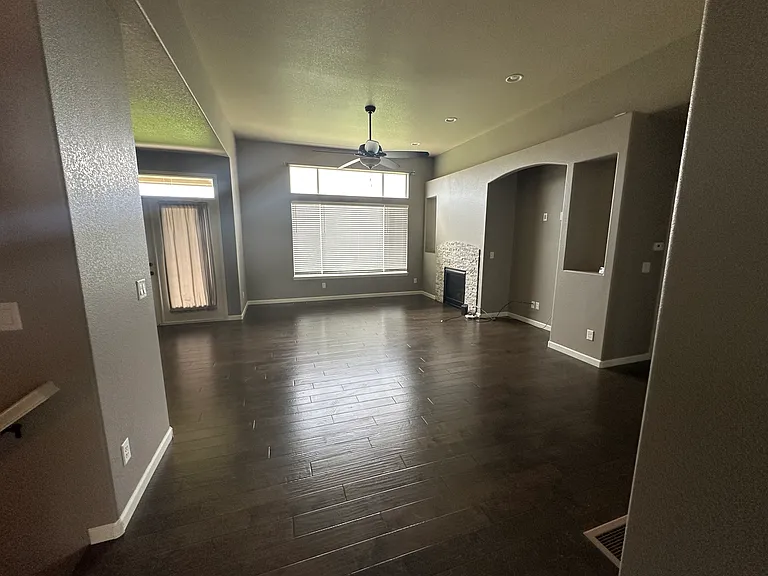509 Deville Dr — Photo 16