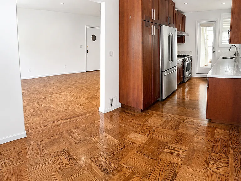 1172 Clayton St — Photo 5