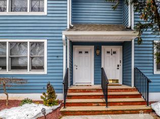 18 Mulberry Ln, Metuchen, NJ