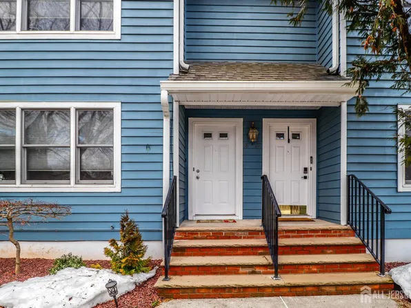 18 Mulberry Ln, Metuchen, NJ 08840