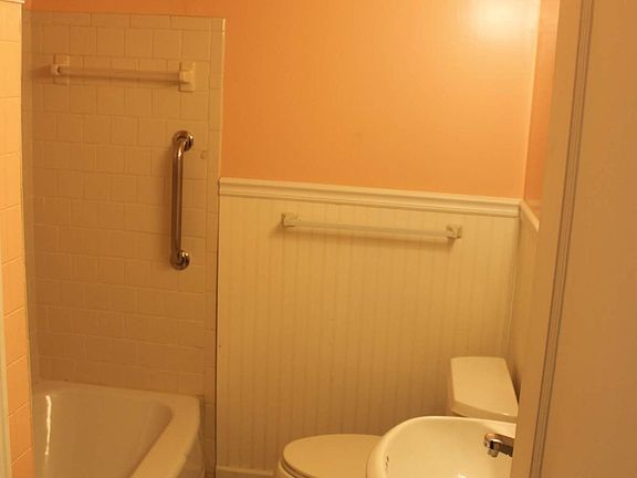 3rd image of 2812 Pickett St