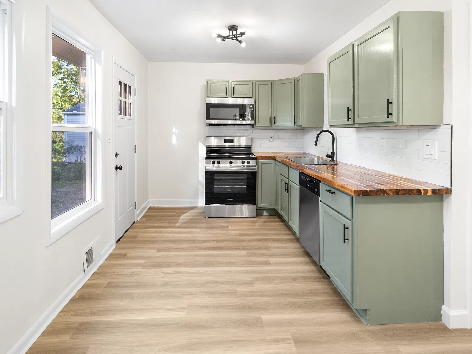 3 bed, 960 sqft, $2,530 — Photo 4