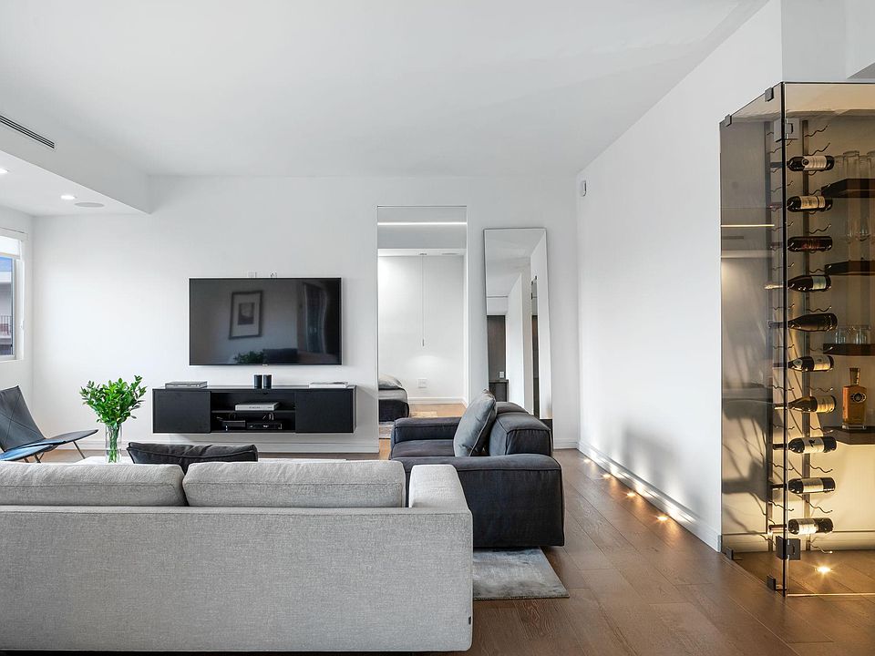 1st image of 838 N Doheny Dr APT 1207