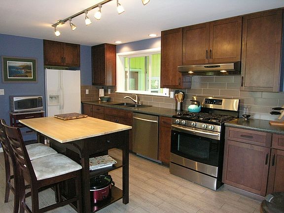 4th image of 18036 Gilbert Ave SE