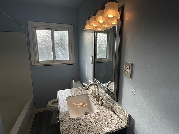 3rd image of 565 Caren Dr