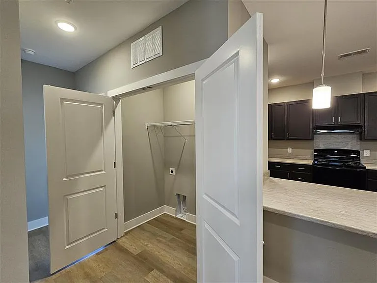 Lakeshore Villas — Photo 6
