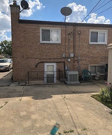 2nd image of 2915 Monroe St