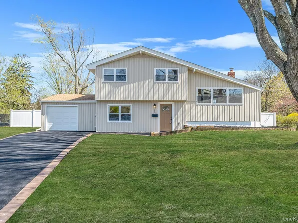 25 Greentree Drive, Oakdale, NY 11769