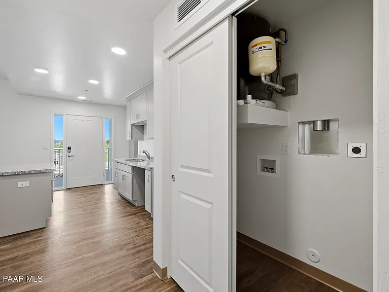 533 W Gurley St #2 — Photo 11