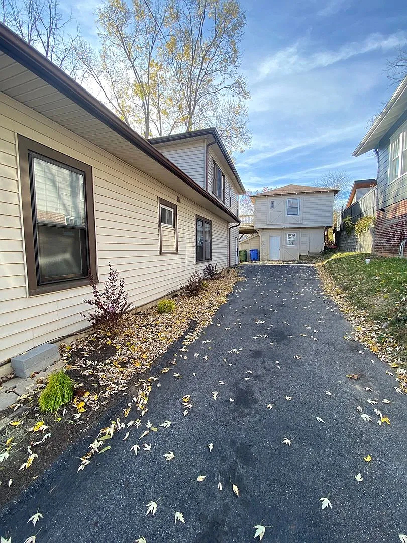 North AVL - Renovated 1920's Home with Separate 1/1 Apartment! — Photo 3