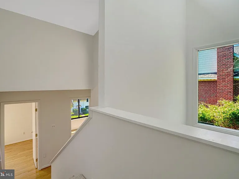 203 W Glendale Ave — Photo 46