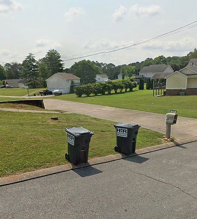 2nd image of 164 Lauren Cir